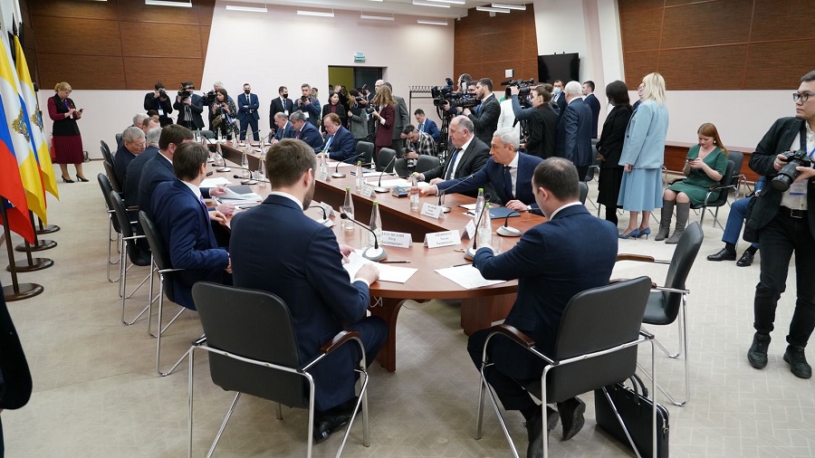 Абдулмуслим Абдулмуслимов на форуме в СКФО рассказал о принимаемых в республике мерах по поддержке экономики
